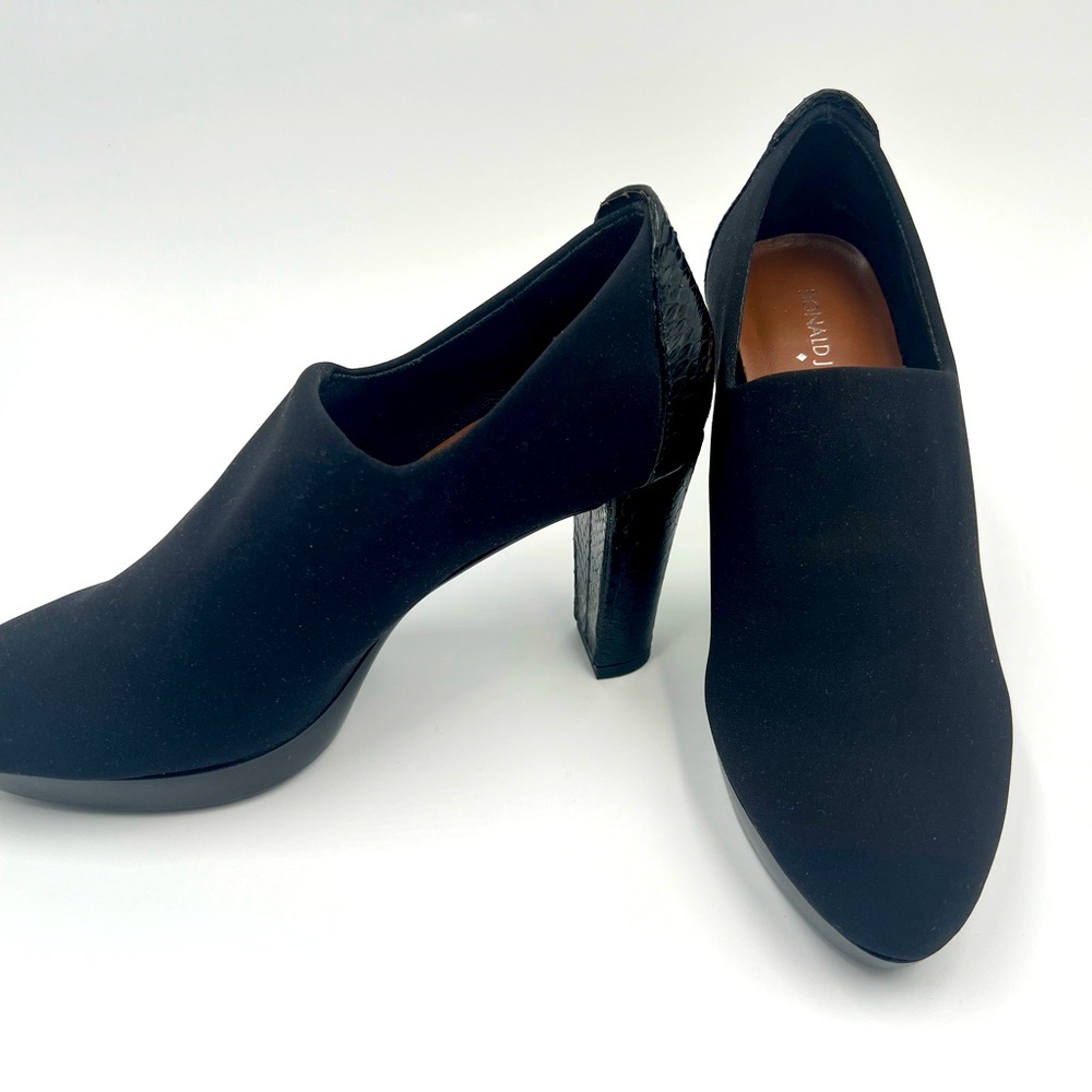 Donald J. Pliner Evelyn Snakeskin Leather Black Slip On Platform Booties A644